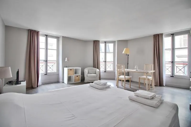 Hotel De Beaune 2*